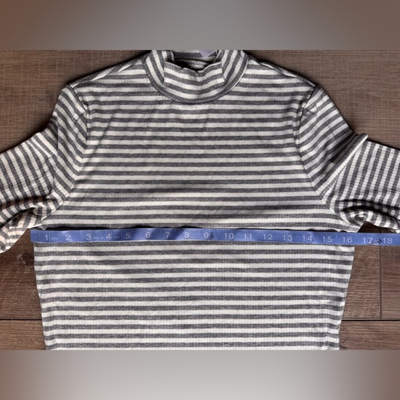 NWT Banana Republic Striped Half Sleeve Ribbed Top S Minimalist Everyday - Picture 5 of 7